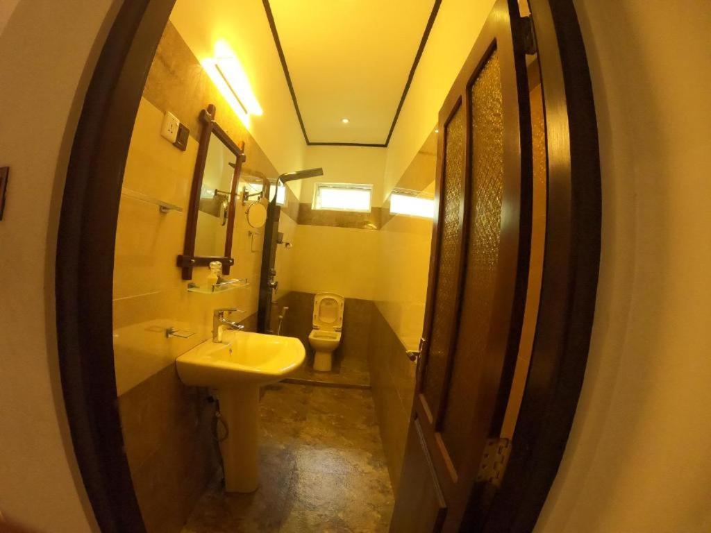 Oyo Kings Hotel Katunayaka Exteriér fotografie